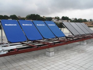 Las ocho placas solares que se han instalado en el IES Sant Marçal