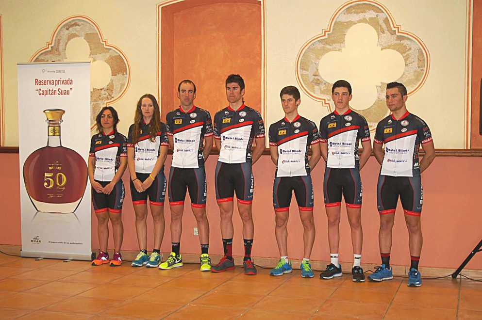 El equipo de ciclismo en pista UCI Metal Blinds