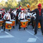 Las batucadas daban ritmo a los bailes de los participantes.