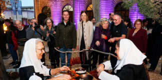 Cientos de personas disfrutan del belén viviente más mallorquín en la Misericòrdia