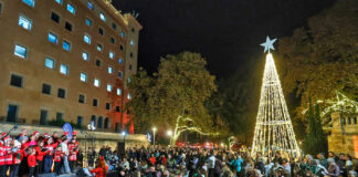 Multitudinario encendido de la Navidad en La Misericòrdia