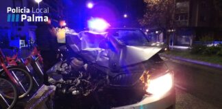 Un joven ebrio choca contra un bus de la EMT, un coche y destroza una estación de BiciPalma