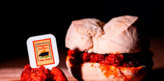 Llonguet a la brasa de Sobrassada de Mallorca IGP en el Mallorca Sports Bar