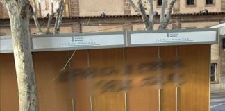 Identifican a la joven que vandalizó las casetas de Navidad de la Rambla