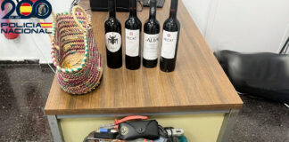 Tres ladrones revientan una furgoneta en Palma y acaban rodeados por la Policía