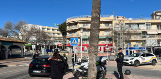 Pillados dos «taxis pirata» gestionados por una APP asiática