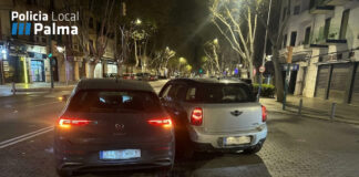 Un conductor ebrio se salta un semáforo en rojo en Palma y provoca un accidente con heridos