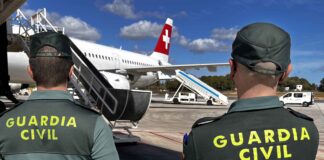 Un pasajero sin papeles agrede a un trabajador del aeropuerto de Palma