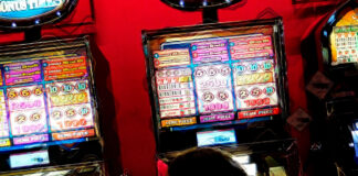 Se arruina en las tragaperras y amenaza y extorsiona al responsable del bar en Palma