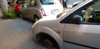 Pánico en Palma por un conductor borracho que choca contra dos coches junto a una terraza llena