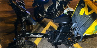 Cazado en Palma en un ciclomotor camuflado como bicicleta eléctrica sin carnet de conducir