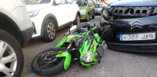 Un motorista se fractura el fémur en un grave accidente en el Coll d’en Rabassa