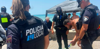 Desmantelados dos botellones con carpa y piscina portátil en la arena de Platja de Palma