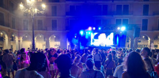 El Orgullo pone ritmo, diversidad y espectáculo a la Plaça Major de Palma