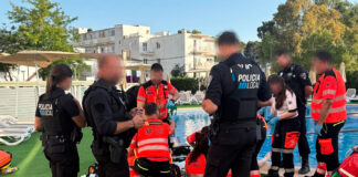 Salvan la vida a un joven que se ahogaba en la piscina de un hotel de Platja de Palma