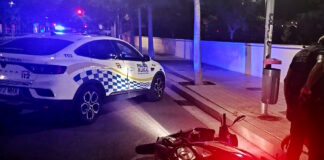Dos menores con una moto robada en Palma casi chocan con la policía