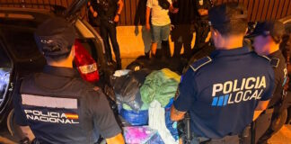 Interceptan un coche-almacén en Platja de Palma con más de 700 prendas falsificadas
