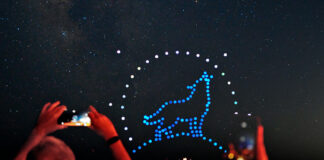 Un espectacular show de drones despide las fiestas de Inca
