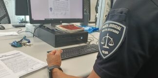 Simula el robo de su vehículo, conduce a 100 km/h en Son Malferit, lanza la multa por la ventanilla e insulta a los agentes