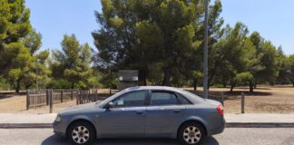 ¿Hasta estará un coche abandonado en la avenida Can Carbonell por su propietario y el Ayuntamiento?