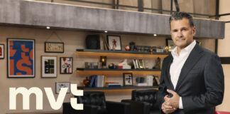Iñaki López estrena el nuevo plató en forma de loft de ‘Más Vale Tarde’