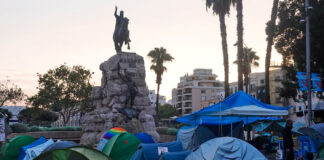 Cort exige a Delegación del Gobierno desalojar la acampada de Plaza de España