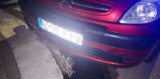 Un conductor ebrio, triplicando la tasa permitida, choca contra una valla en la carretera de Sóller