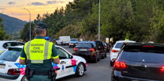 Un motorista hace acrobacias en la Serra, choca contra otra moto y arrolla a un menor