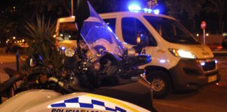 Pillan en Palma a 2 motoristas sin carné en un control policial con solo 2 minutos de diferencia